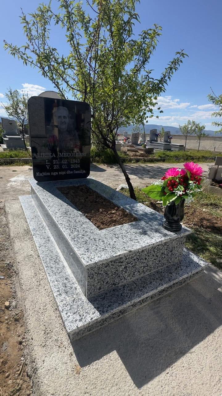 Monument granit i zi – punim Muçi