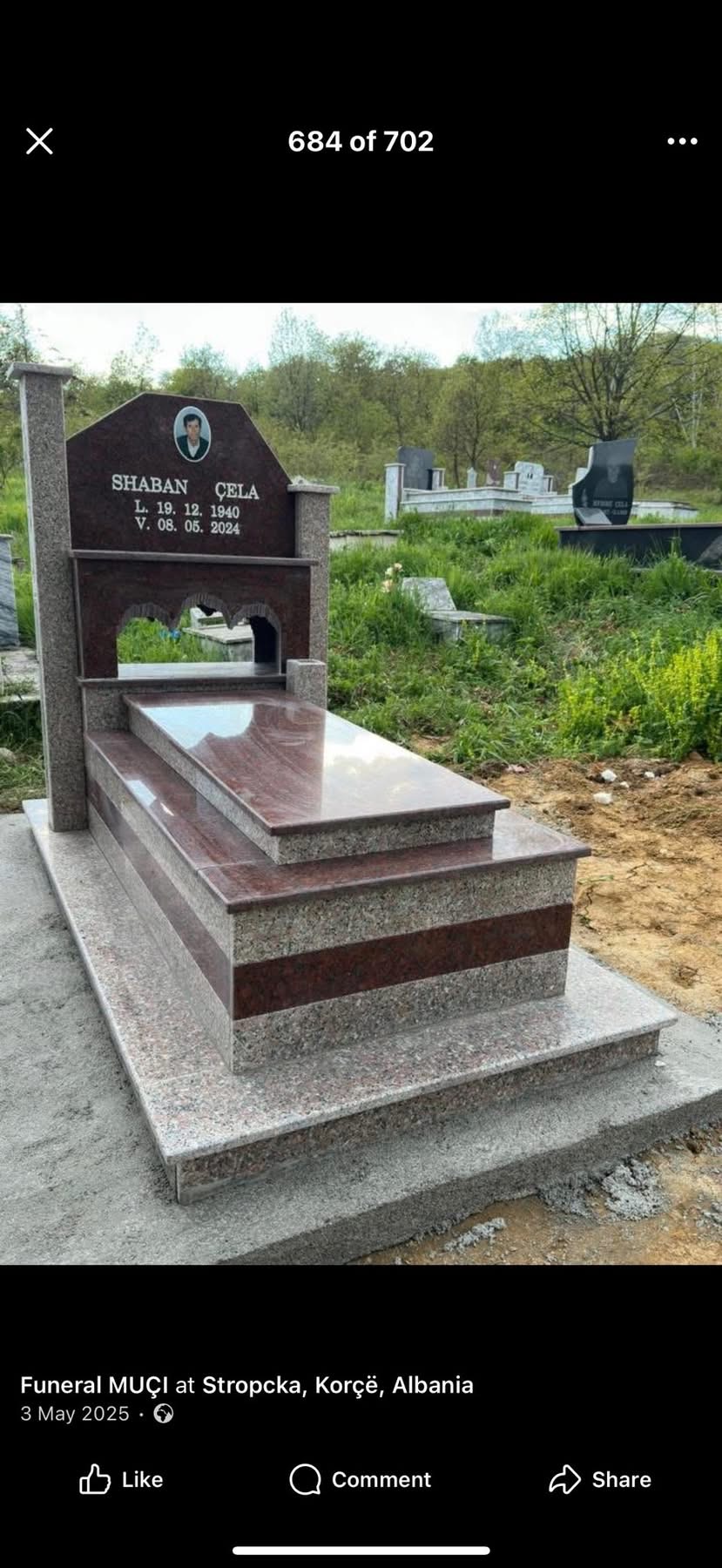Monument granit i kuq me kolona – punim Muçi