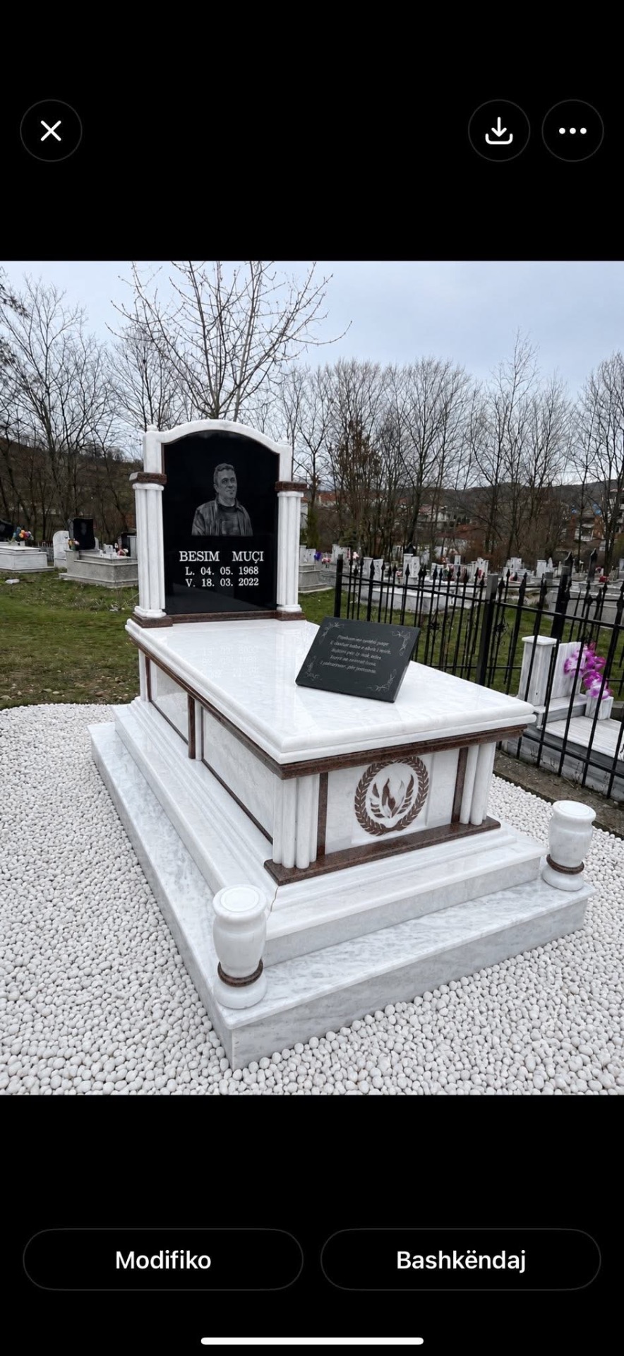 Monument granit me detaje – punim Muçi